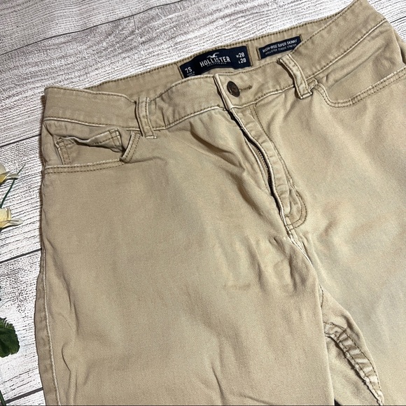 Hollister High-Rise Super Skinny Khaki Jean - Picture 6 of 13